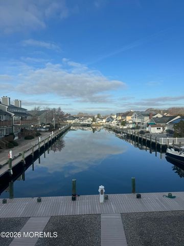 6 Hidden Harbor Drive, Point Pleasant, NJ 08742