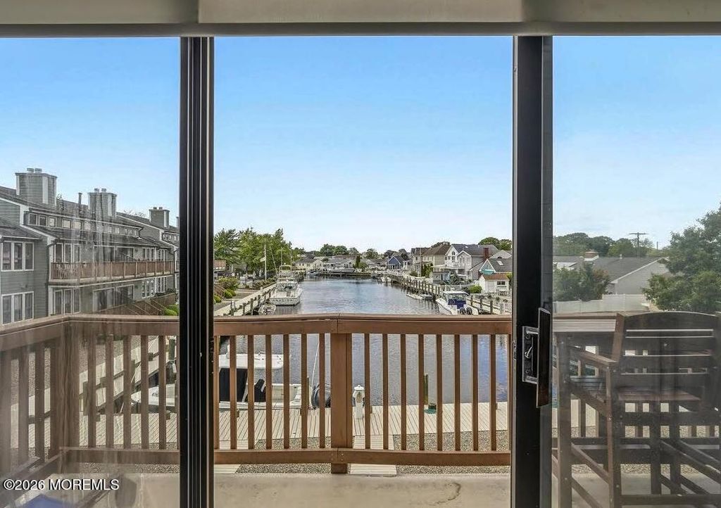 6 Hidden Harbor Drive, Point Pleasant, NJ 08742