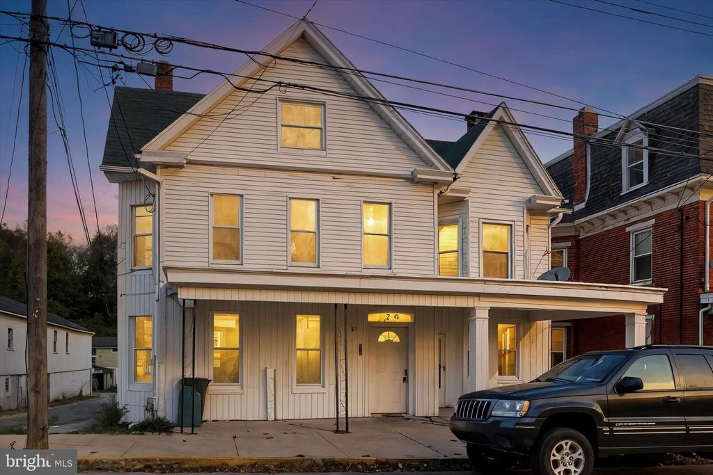 126 W MAIN ST, Windsor, PA 17366