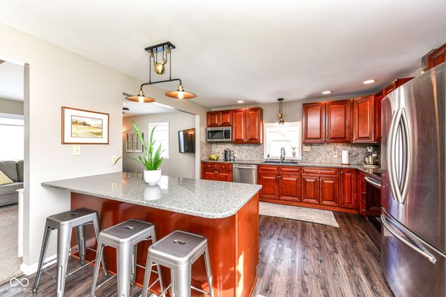 945 E 500 S, Anderson, IN 46013