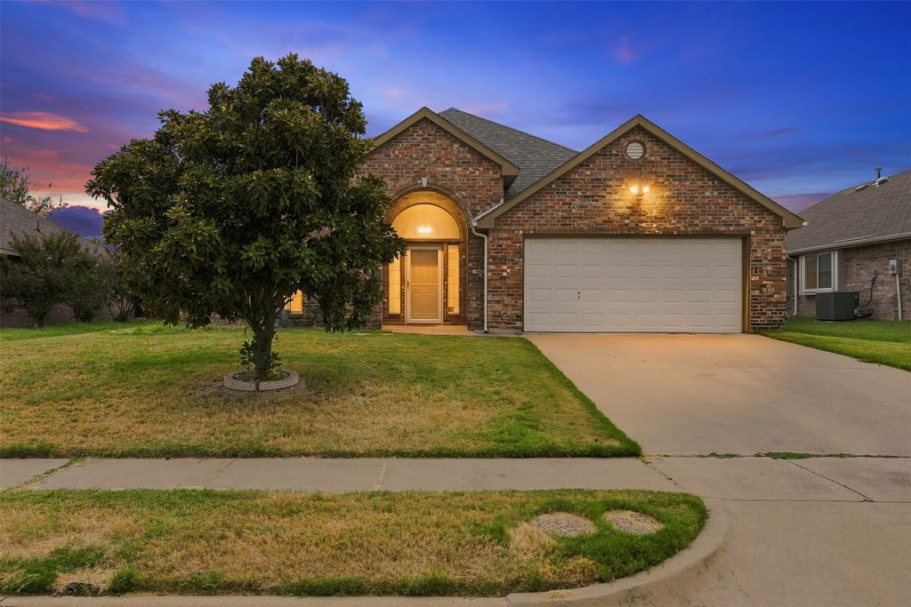 3221 Canary Lane, Midlothian, TX 76065