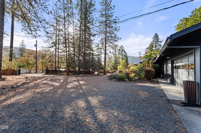 1218 Soldier Creek Road, Grants Pass, OR 97526