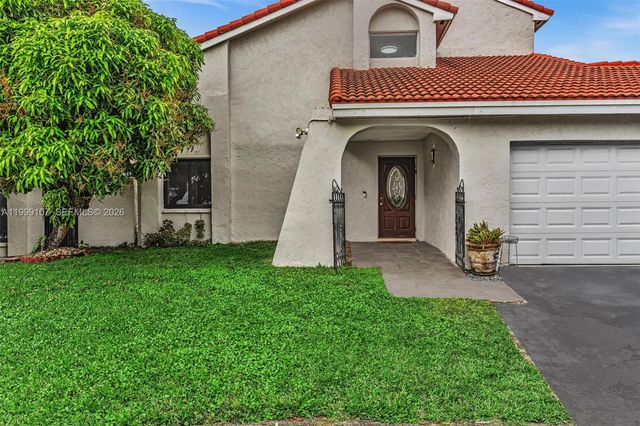 17532 NW 61st Ct N, Hialeah, FL 33015