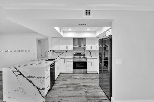 17532 NW 61st Ct N, Hialeah, FL 33015