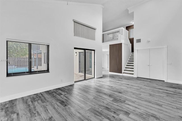 17532 NW 61st Ct N, Hialeah, FL 33015