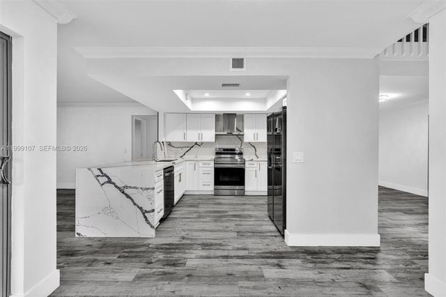 17532 NW 61st Ct N, Hialeah, FL 33015