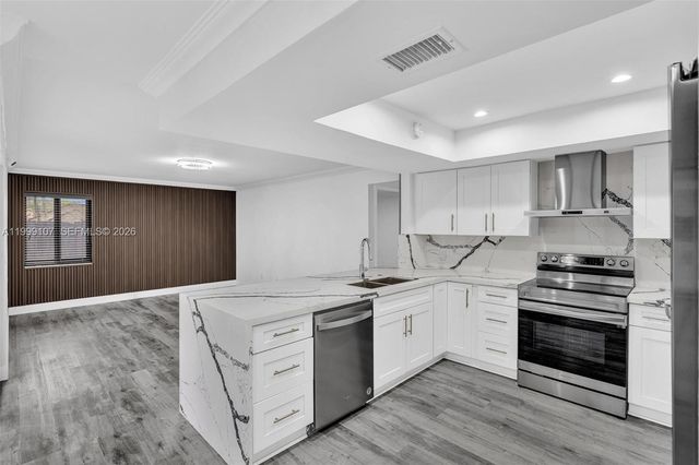 17532 NW 61st Ct N, Hialeah, FL 33015