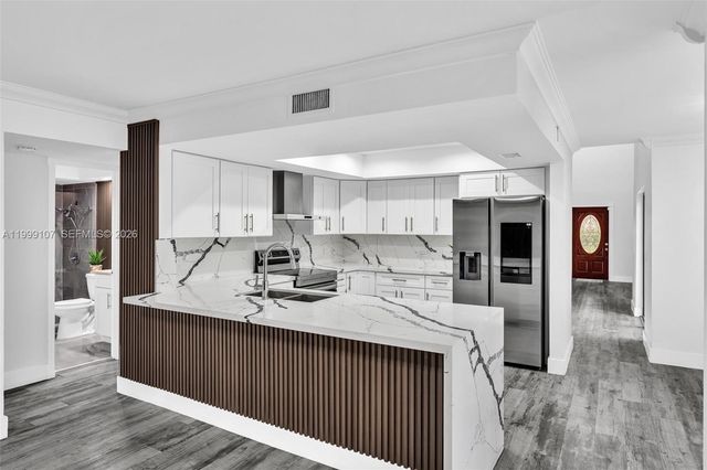 17532 NW 61st Ct N, Hialeah, FL 33015