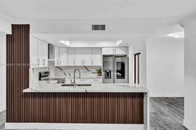 17532 NW 61st Ct N, Hialeah, FL 33015