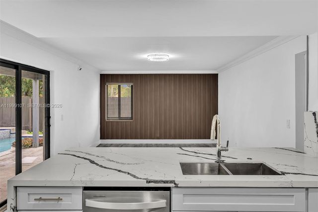 17532 NW 61st Ct N, Hialeah, FL 33015