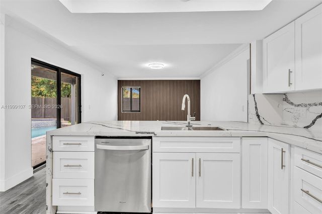 17532 NW 61st Ct N, Hialeah, FL 33015