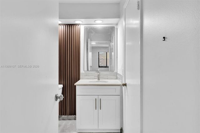 17532 NW 61st Ct N, Hialeah, FL 33015