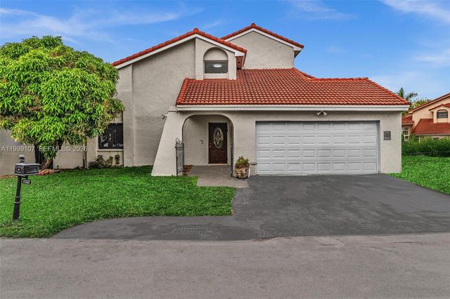 17532 NW 61st Ct N, Hialeah, FL 33015