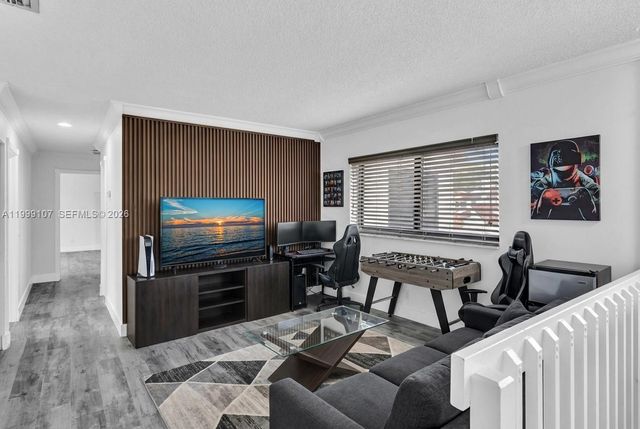 17532 NW 61st Ct N, Hialeah, FL 33015