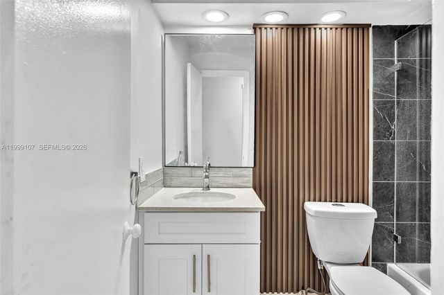 17532 NW 61st Ct N, Hialeah, FL 33015