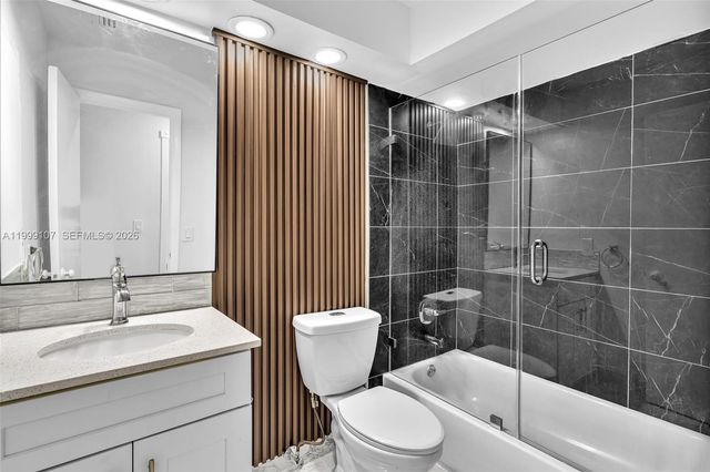 17532 NW 61st Ct N, Hialeah, FL 33015