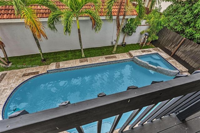 17532 NW 61st Ct N, Hialeah, FL 33015