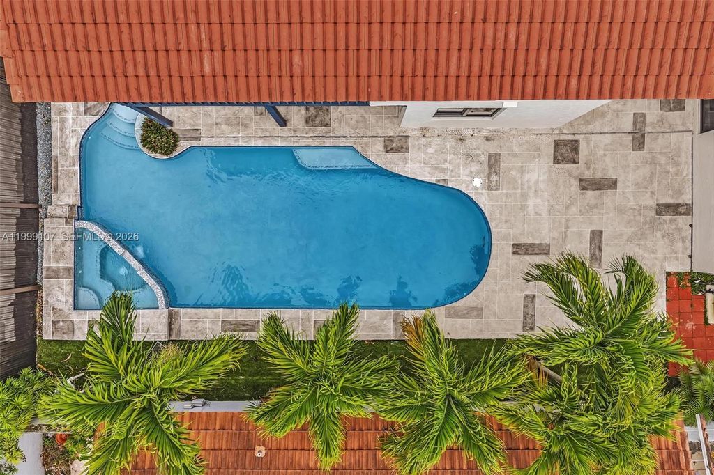 17532 NW 61st Ct N, Hialeah, FL 33015