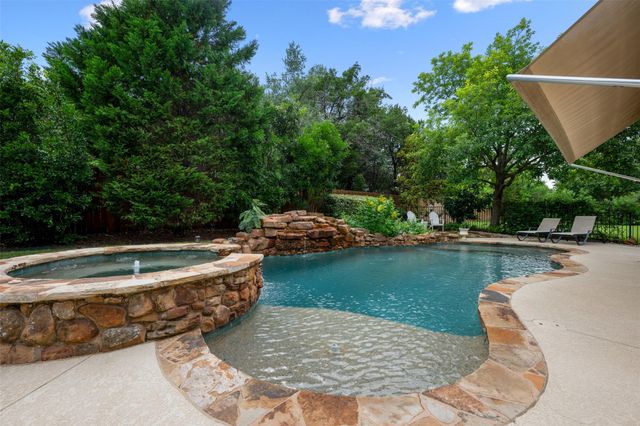 215 Lake Como DR, Austin, TX 78734
