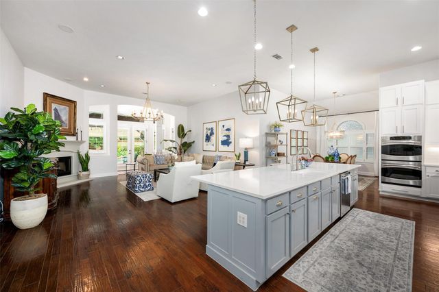 215 Lake Como DR, Austin, TX 78734