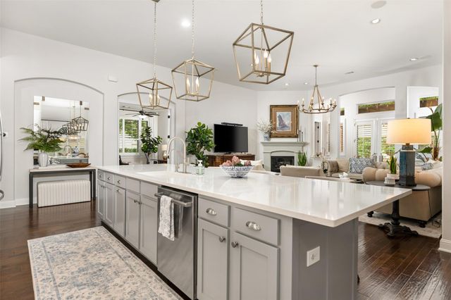 215 Lake Como DR, Austin, TX 78734