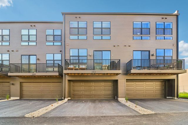 352 Summit Circle, Lombard, IL 60148