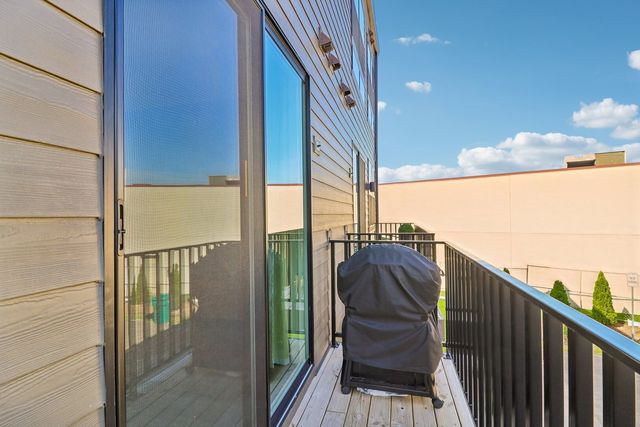 352 Summit Circle, Lombard, IL 60148