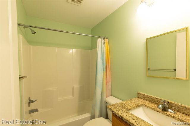 25260 32 Mile Road, Lenox, MI 48050