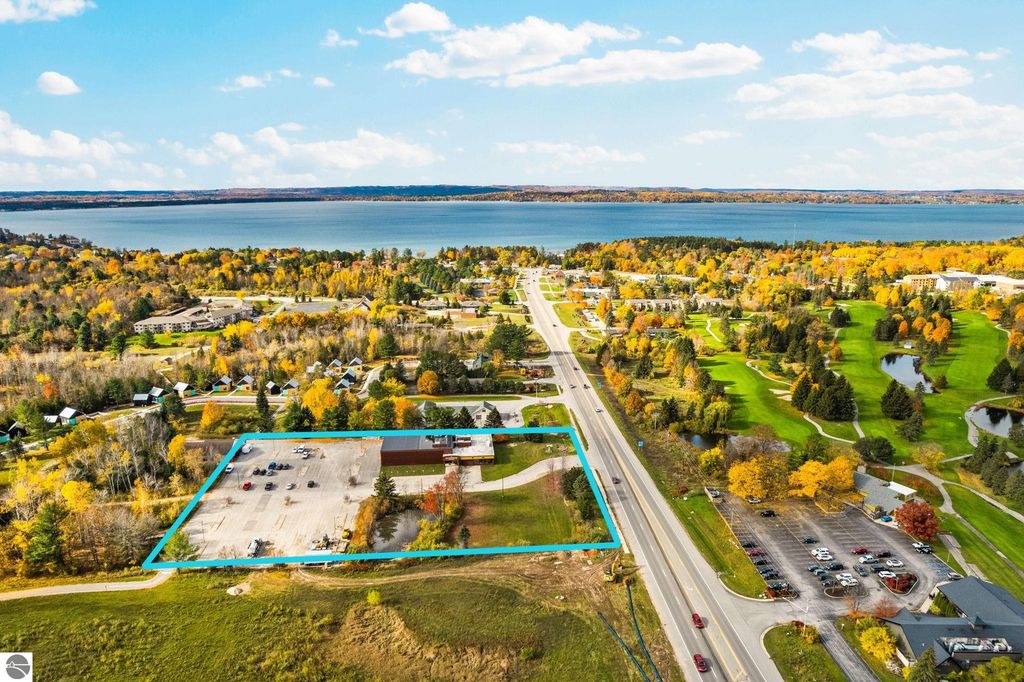 Image 4 of property listing at 4160 E M-72 E, Williamsburg, MI 49690