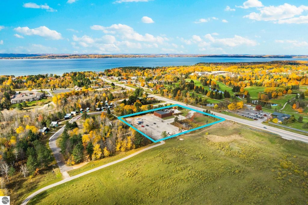 Image 5 of property listing at 4160 E M-72 E, Williamsburg, MI 49690