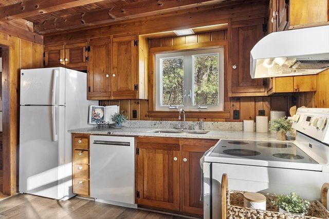 18 Douglas Dr, Ayer, MA 01432