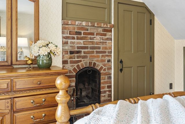 18 Douglas Dr, Ayer, MA 01432