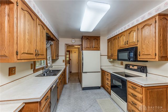 7853 Chambersburg Road, Huber Heights, OH 45424