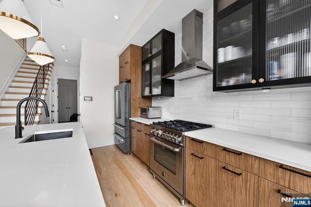 339 Palisade Avenue 3, Jersey City, NJ 07307