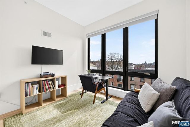 339 Palisade Avenue 3, Jersey City, NJ 07307