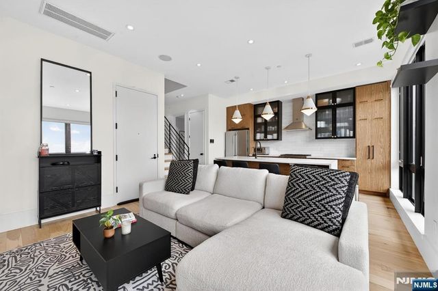 339 Palisade Avenue 3, Jersey City, NJ 07307