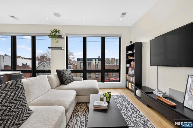 339 Palisade Avenue 3, Jersey City, NJ 07307