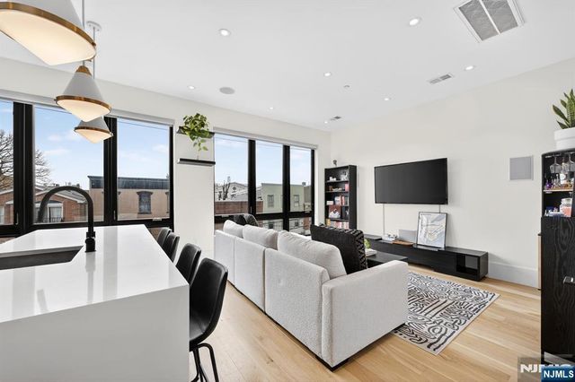 339 Palisade Avenue 3, Jersey City, NJ 07307