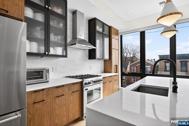 339 Palisade Avenue 3, Jersey City, NJ 07307