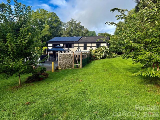 5 Northlake Drive, Weaverville, NC 28787