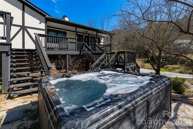 5 Northlake Drive, Weaverville, NC 28787