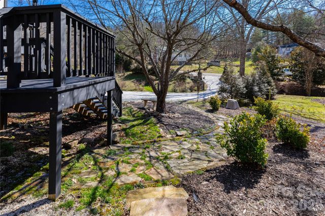 5 Northlake Drive, Weaverville, NC 28787