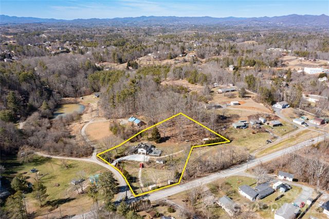 5 Northlake Drive, Weaverville, NC 28787