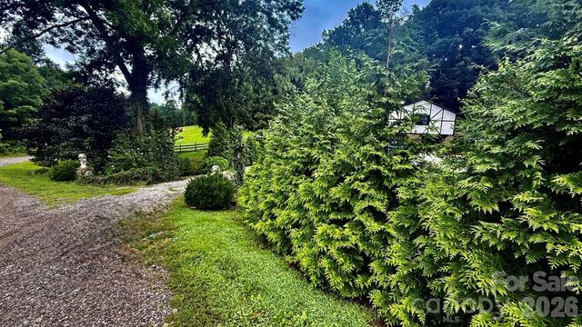 5 Northlake Drive, Weaverville, NC 28787
