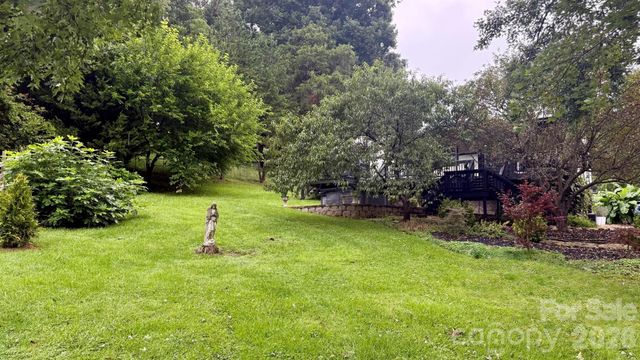 5 Northlake Drive, Weaverville, NC 28787
