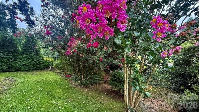 5 Northlake Drive, Weaverville, NC 28787