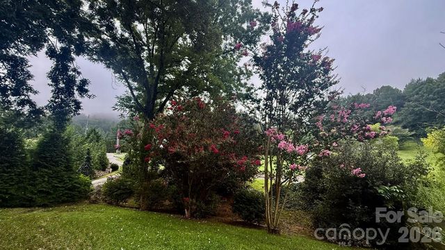 5 Northlake Drive, Weaverville, NC 28787