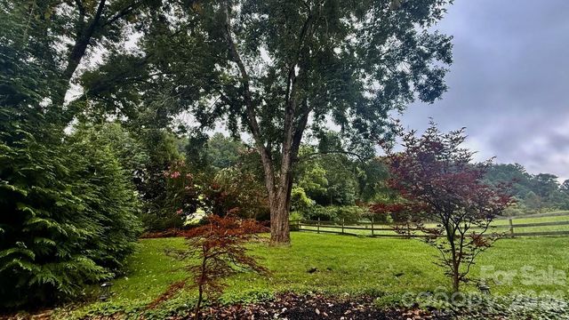 5 Northlake Drive, Weaverville, NC 28787