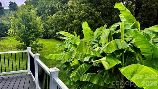 5 Northlake Drive, Weaverville, NC 28787