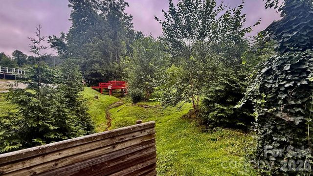 5 Northlake Drive, Weaverville, NC 28787